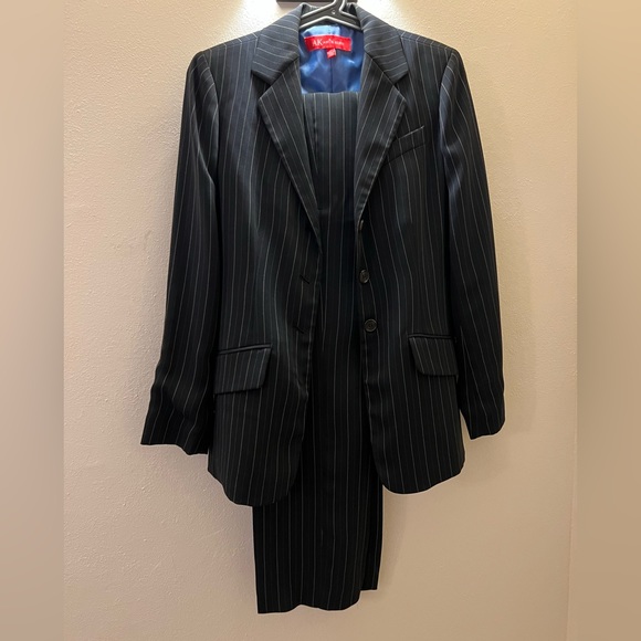 Anne Klein 2 piece pinstripe black suit 2P with 4P pants - Picture 14 of 16